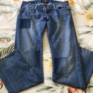🍀 Lucky Brand distressed jeans